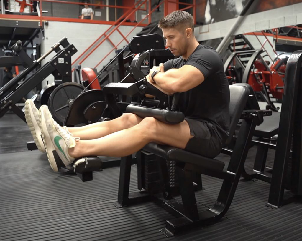 Cara Menggunakan Mesin Leg Curl Duduk